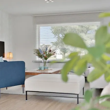 Huswell - Spacious With Garden Near The & Sea