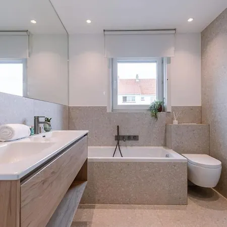 Huswell - Spacious With Garden Near The & Sea Semesterbostad Middelkerke