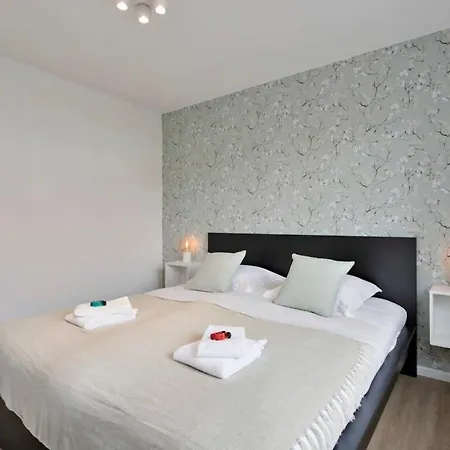 Huswell - Spacious With Garden Near The & Sea Semesterbostad