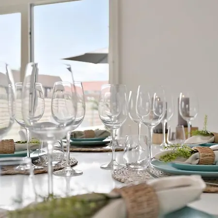 Huswell - Spacious With Garden Near The & Sea