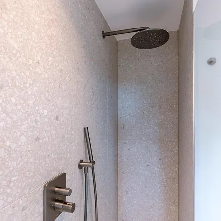 펜션 Huswell - Spacious With Garden Near The & Sea