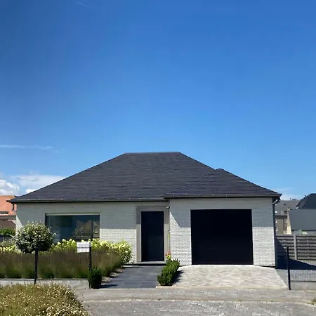 펜션 Huswell - Spacious With Garden Near The & Sea